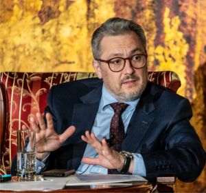 „Tehnologia poate sprijini analiza juridică, dar nu poate înlocui judecata profesională”